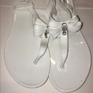 WHITE JELLY THONG SANDAL WITH JEWEL ACCENT